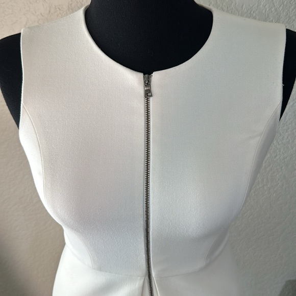 BCBGMAXAZRIA Abrielle Sleeveless Peplum Top - Picture 4 of 13